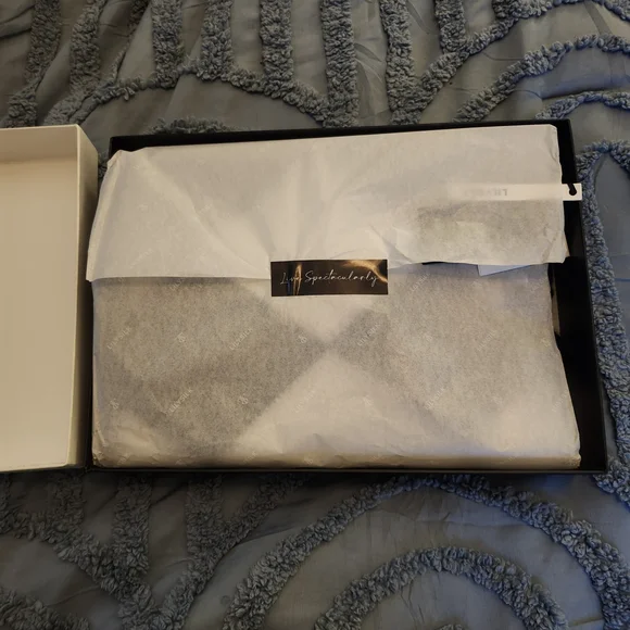 BRAND NEW in Gift Box With Tags Womens LilySilk Round Neck Argyle Sweater Large - Picture 3 of 12